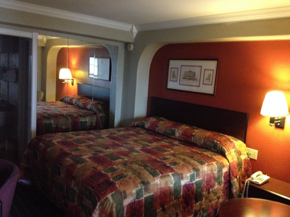 Economy Inn view 3