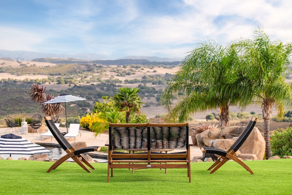 Colina by Avantstay Secluded Mountain Top Oasis w Pool Hot Tub Putting Green