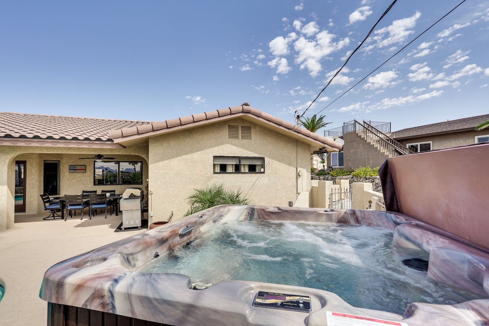 Pool, Grill & Lake Views: Lake Havasu City Retreat view 2