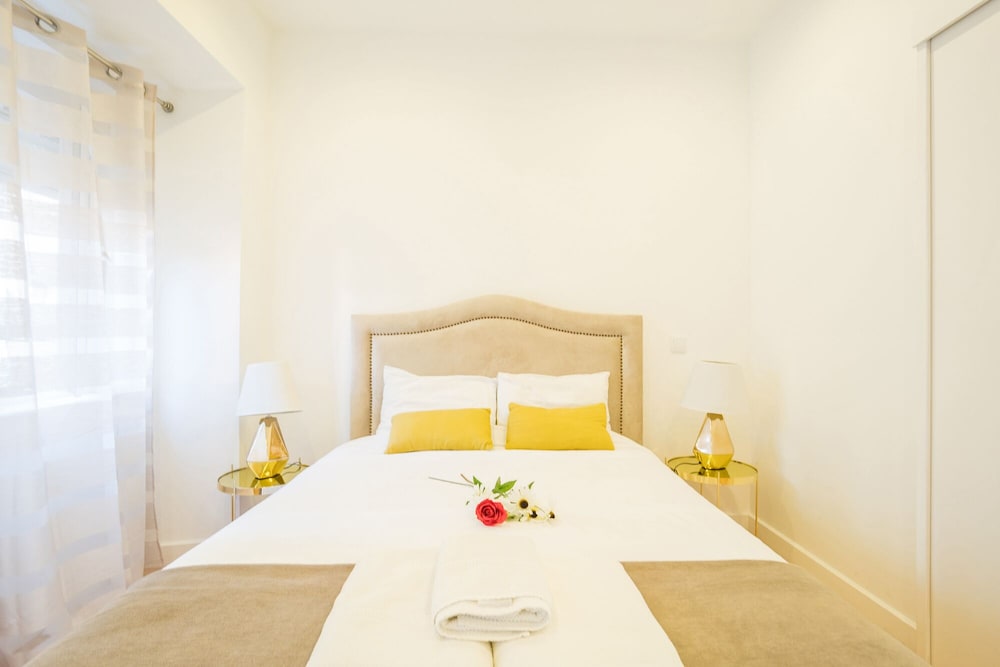 Principe Real Charming and Modern Apartment view 4