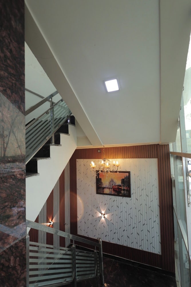 HOTEL SRG INN