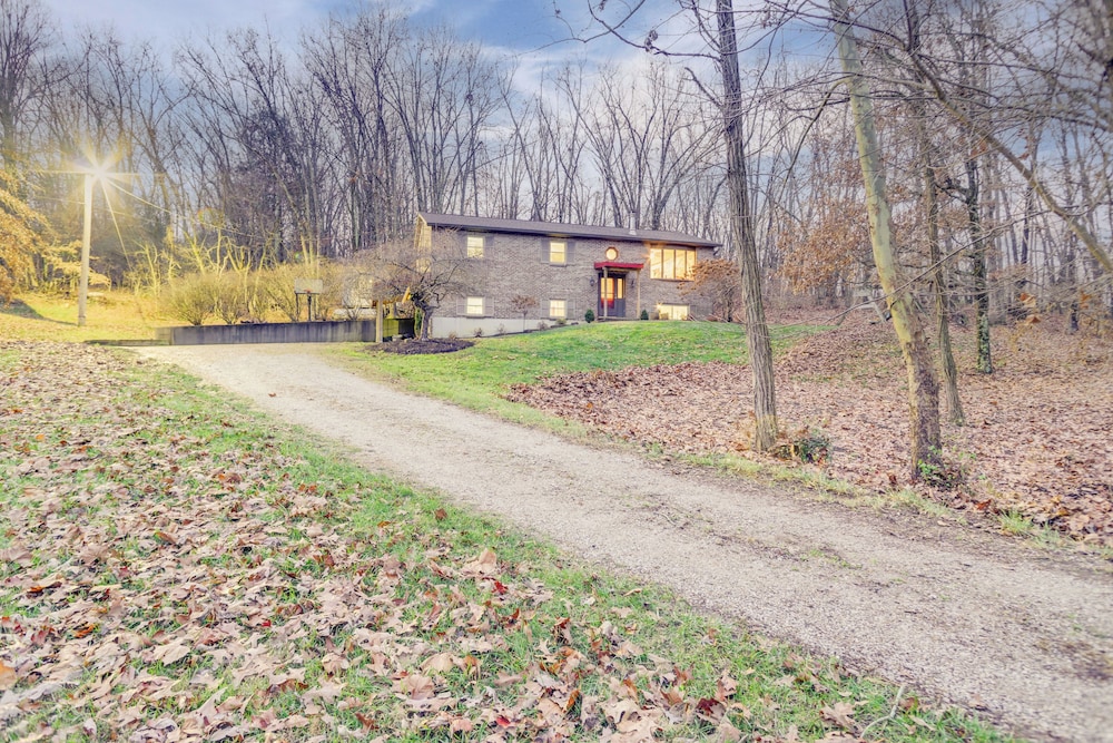 34 Mi to Ark Encounter: Kentucky Family Farmhouse