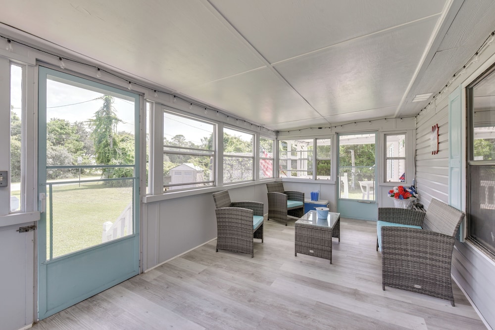 PCB Family Home w/ Sunroom, 1 Mi to Shore!
