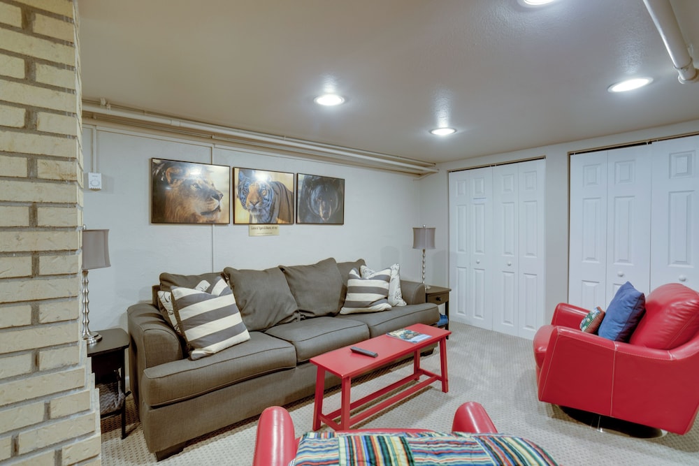 Yard & Grill: Centrally Located Denver Retreat!