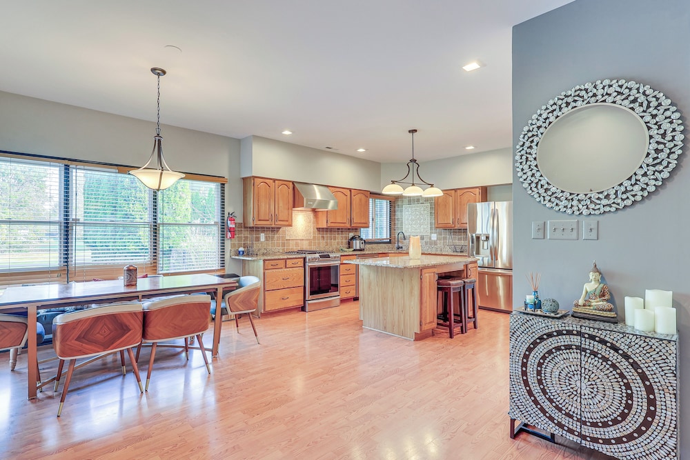 Hot Tub & Pool: Family Home 5 Mi to Princeton!