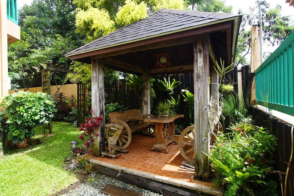 Charming Tagaytay Vacation Home