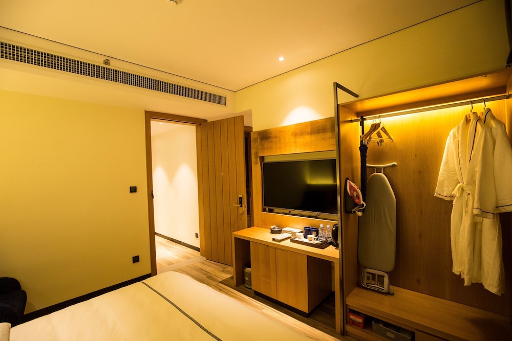 Spring Posh Roadsun International Hotel & Resort
