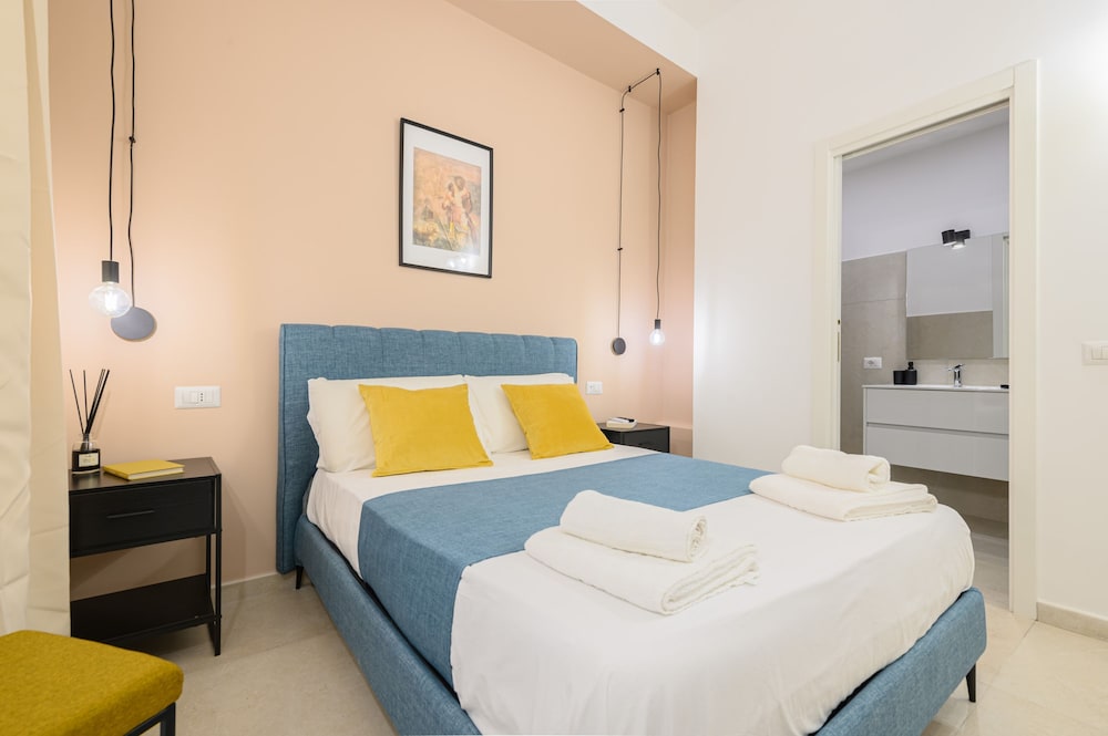 Into Mann in Naples With 5 Bedrooms and 5 Bathrooms