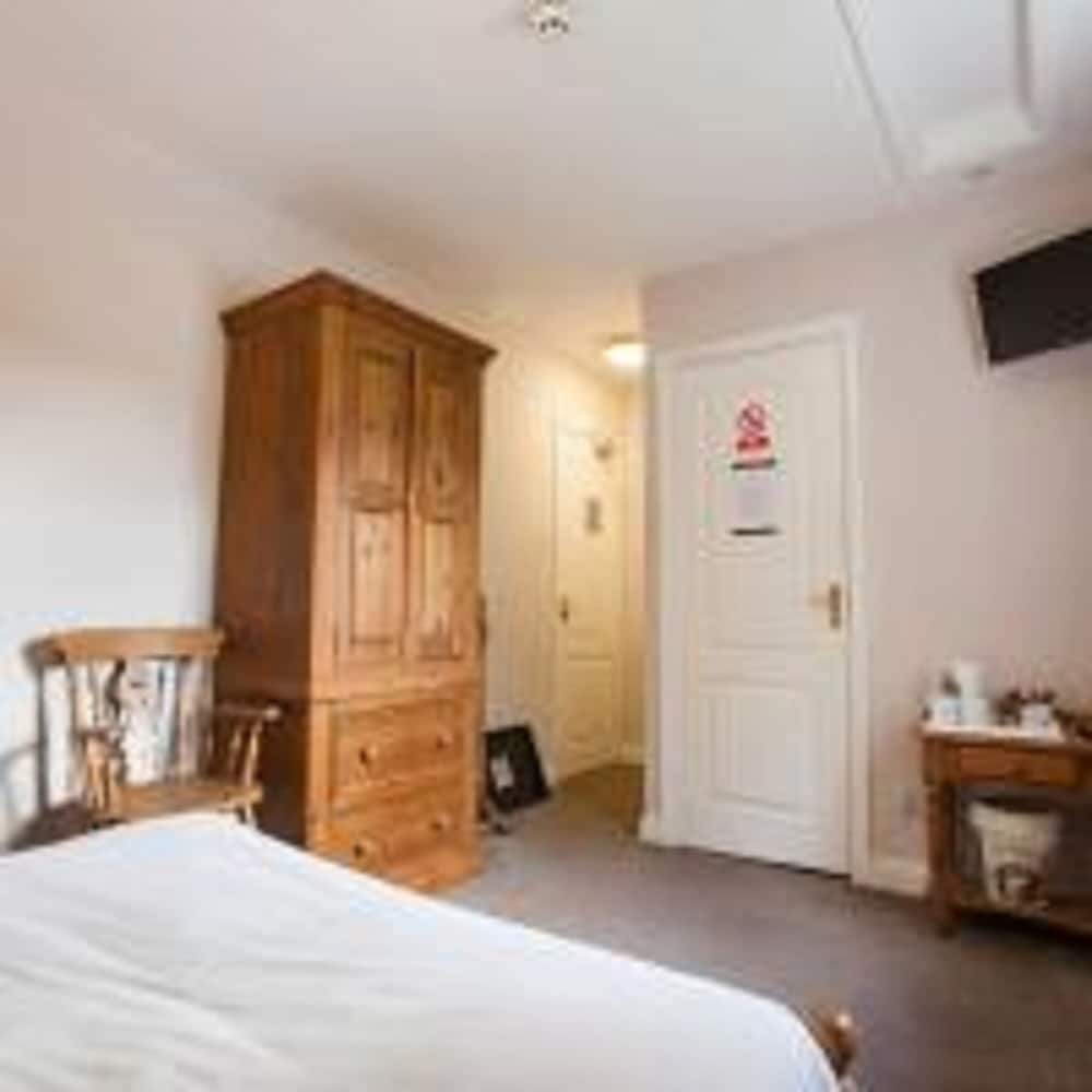Ladybower Inn