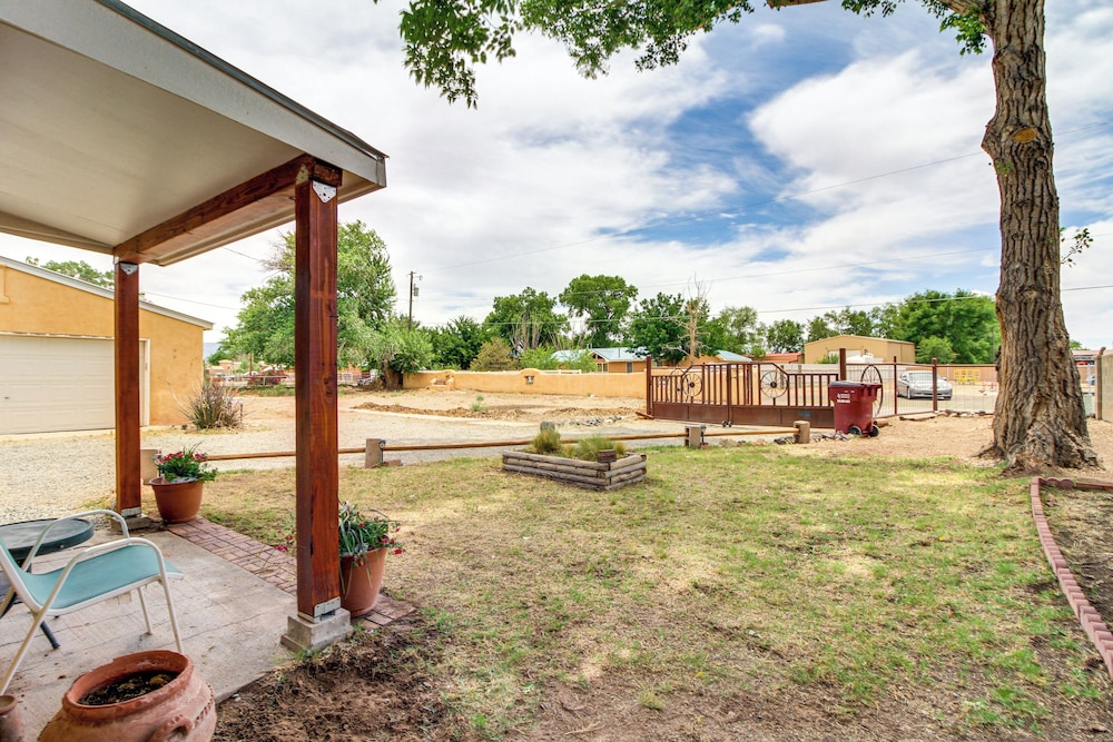 4 Mi to Rio Grande: Bosque Farms Home w/ Patio!