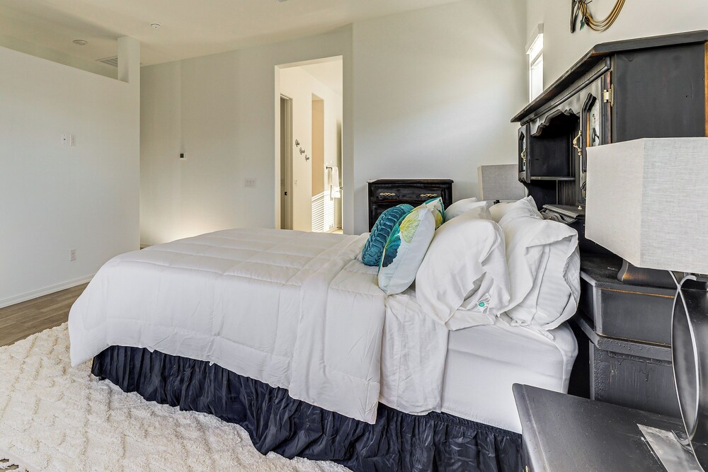 Getaway w/ Fenced Yard: 4 Mi to Phoenix Raceway
