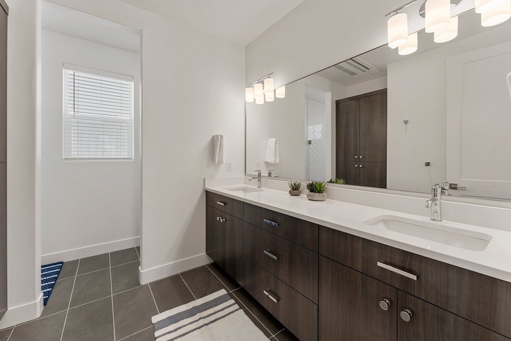 Olympic Escapes Gold 6 Bedroom Townhouse