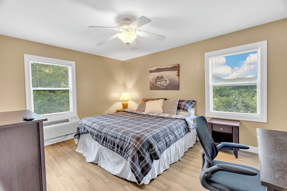 Cozy 3BR Lake Access w Sauna