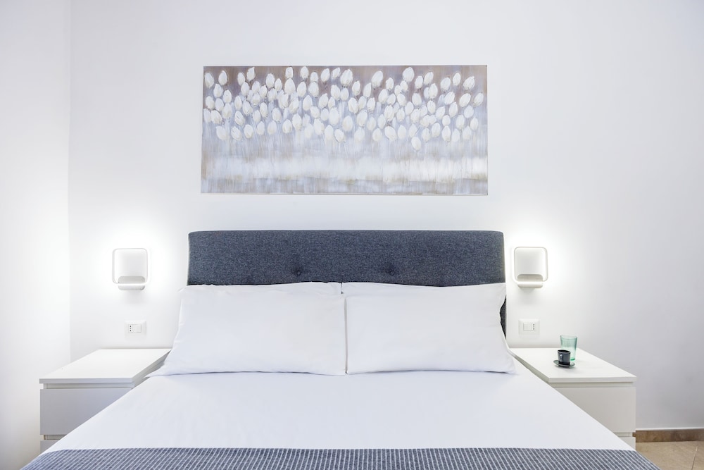 Chiaia Boutique Flat on Pedestrian Area by Napoliapartments