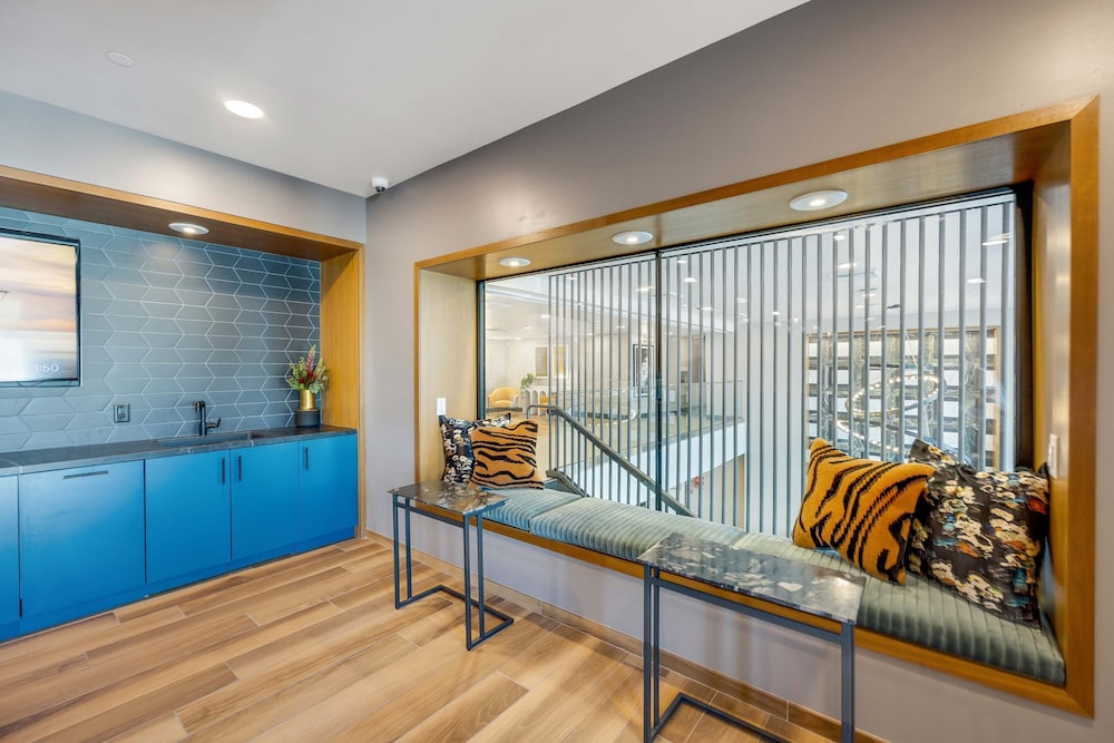 Luxury 3BR Hollywood Sign View by Oneluxstay
