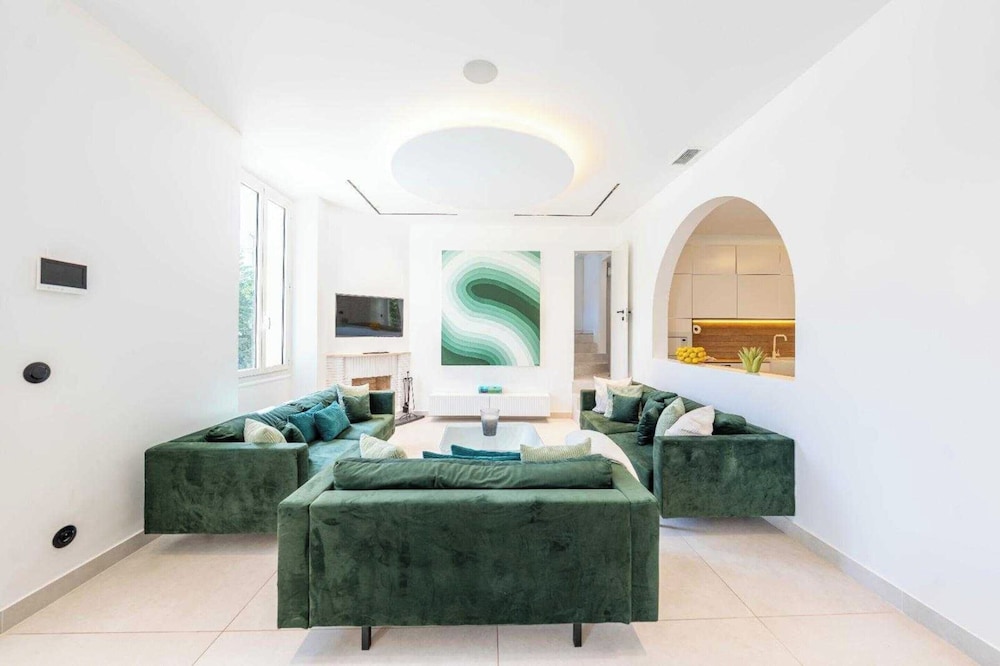Superb Villa With Swimming Pool & Wellness Area