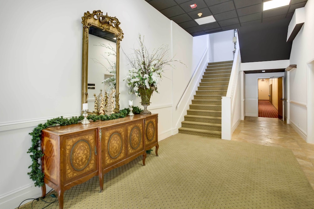 Chic Baton Rouge Apt ~ 3 Miles to LSU Campus! view 3