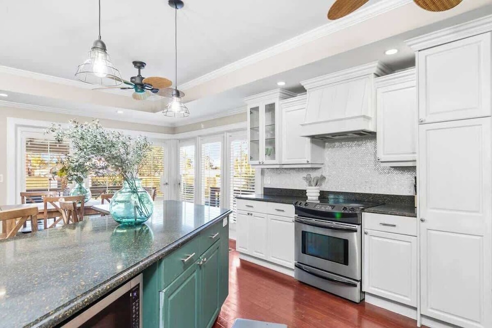4 Bedroom Historic House, Pool, Downtown Dade City