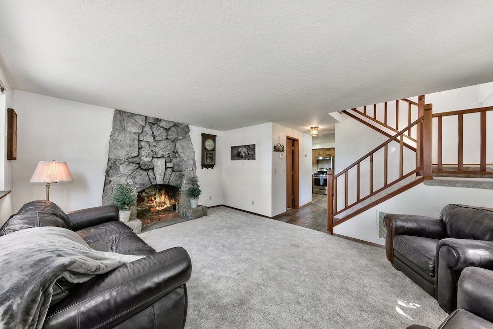 853p Lakeside Beach 4 Bedroom Home