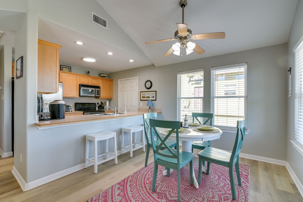 Galveston Getaway: Spacious Home < 1 Mi to Beaches