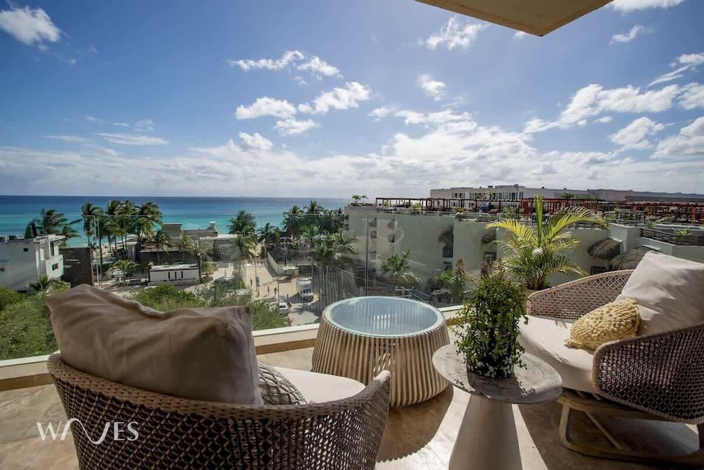 3 Br. Ocean Front PH With Stunning Views