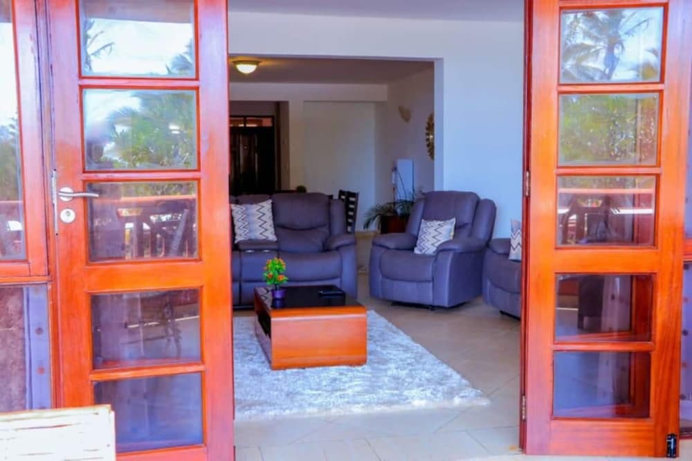 Stay.Plus Shanzu Beachfront Apartment view 2