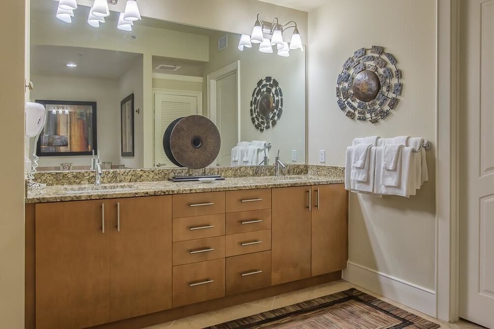 Turquoise Place Unit 1806D