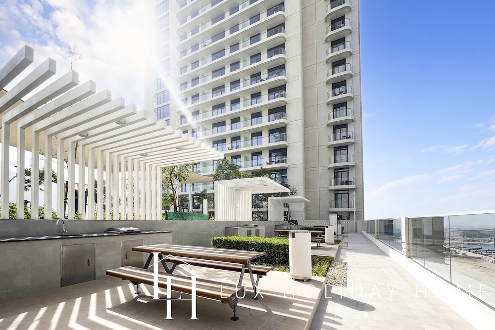 LUX The Marina Vista Beachfront Suite