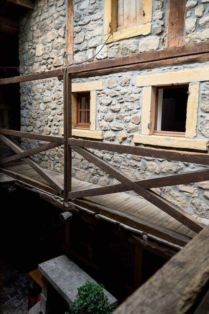 Aux Prisons de Montagny