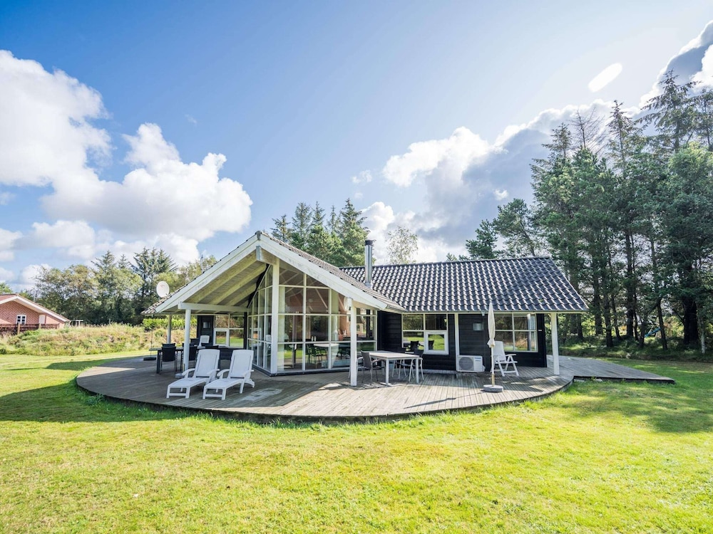 6 Person Holiday Home in Blavand