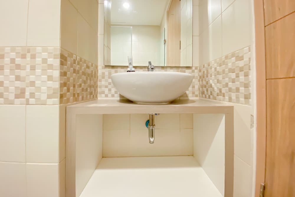 Cozy Stay Studio At Tamansari Iswara Apartment, Bekasi - 9