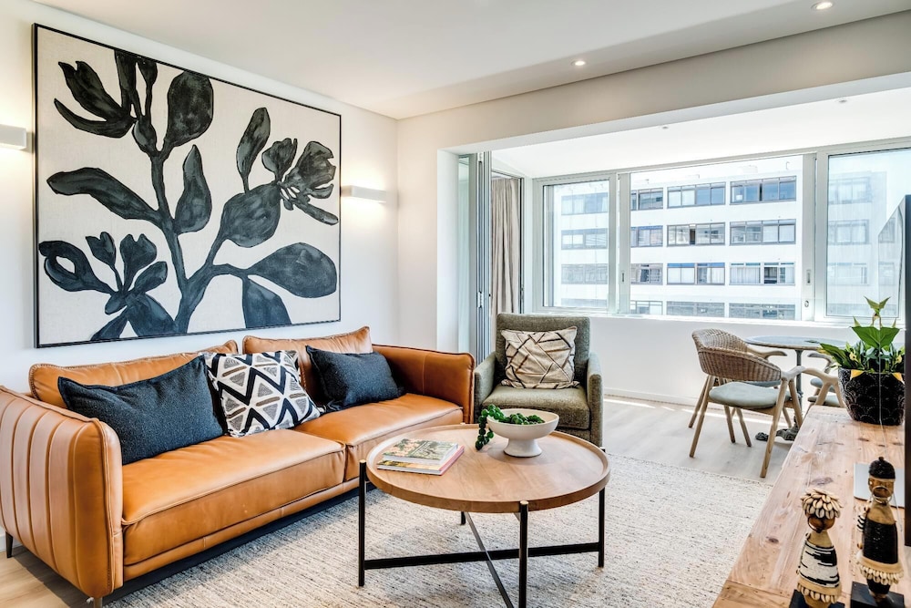 2bed Mouille Point Apartment w Amazing Cape Views