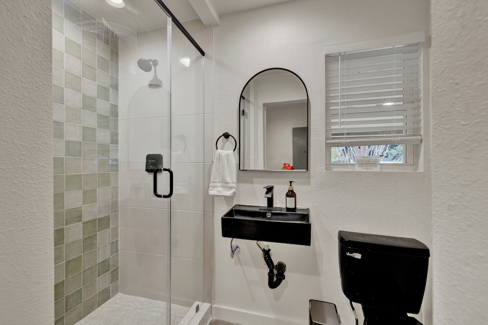 Whitewater River House - Game Room, Firepit, Walking Distance to Whitewater Amphitheater!