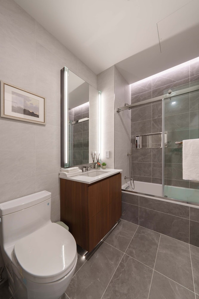 New Luxury Penthouse w Pool Gym in Flushing