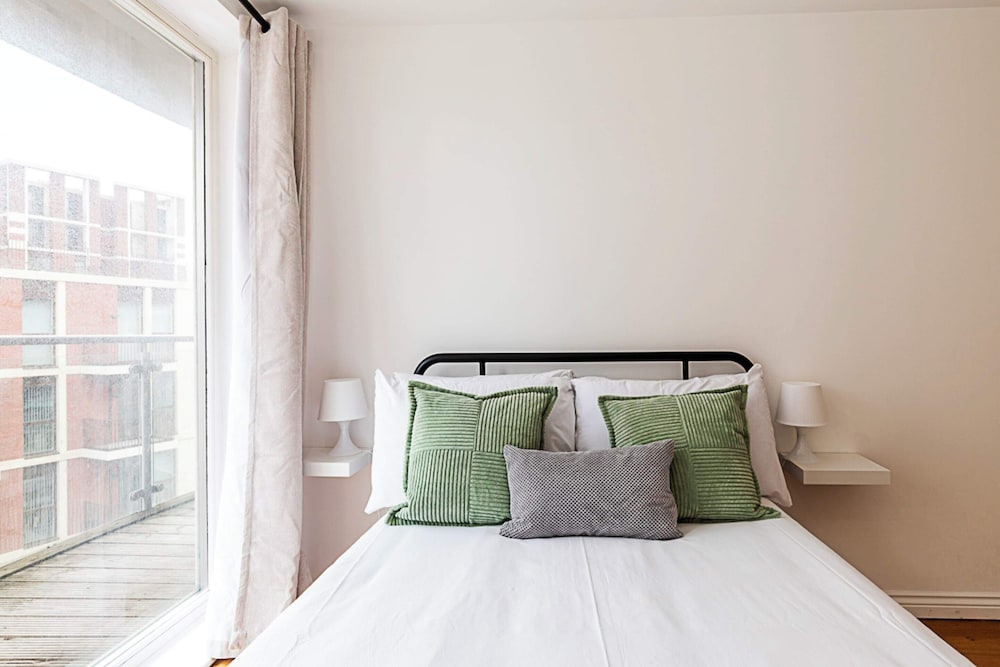 Bright Battersea Apartment