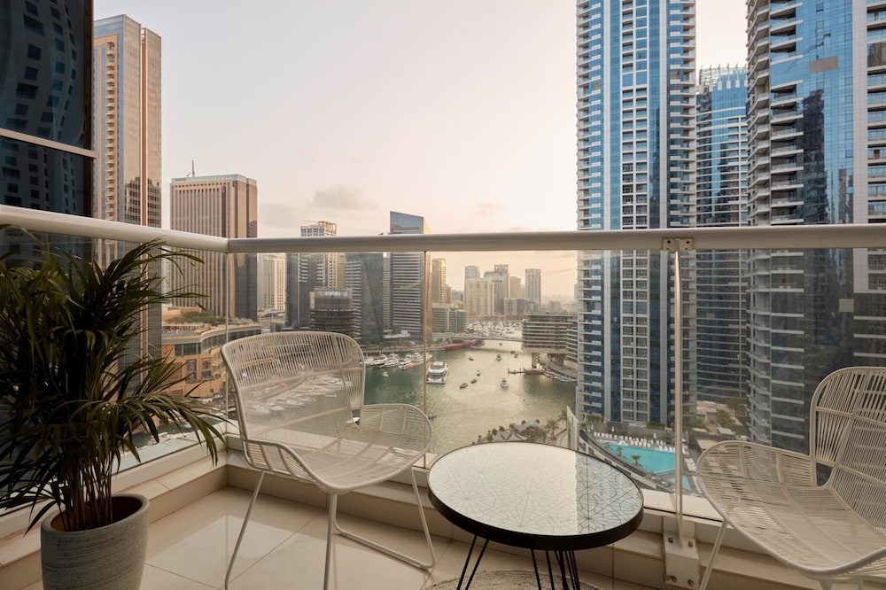 Fantastay Continental Towers