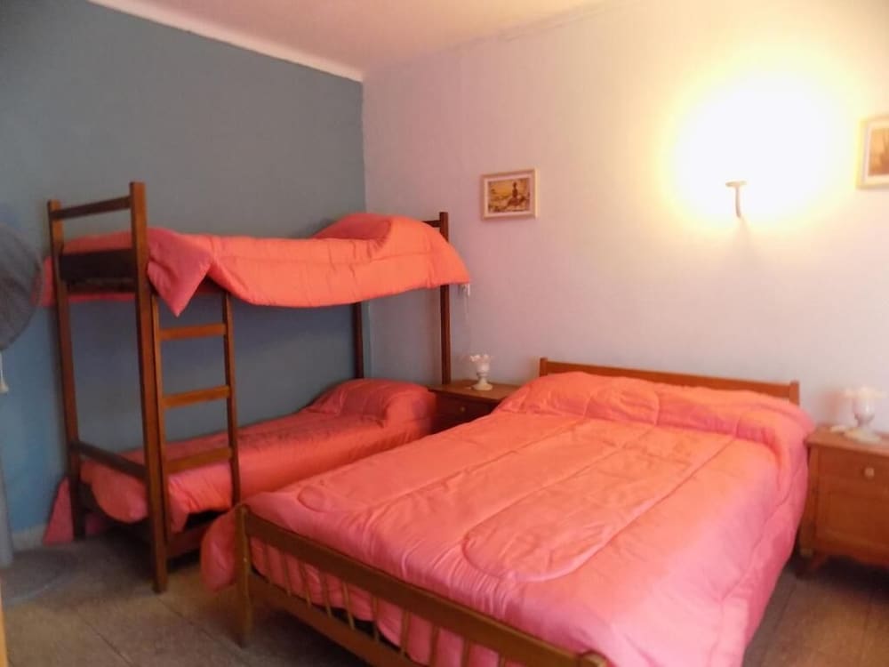 Hotel Embassy
