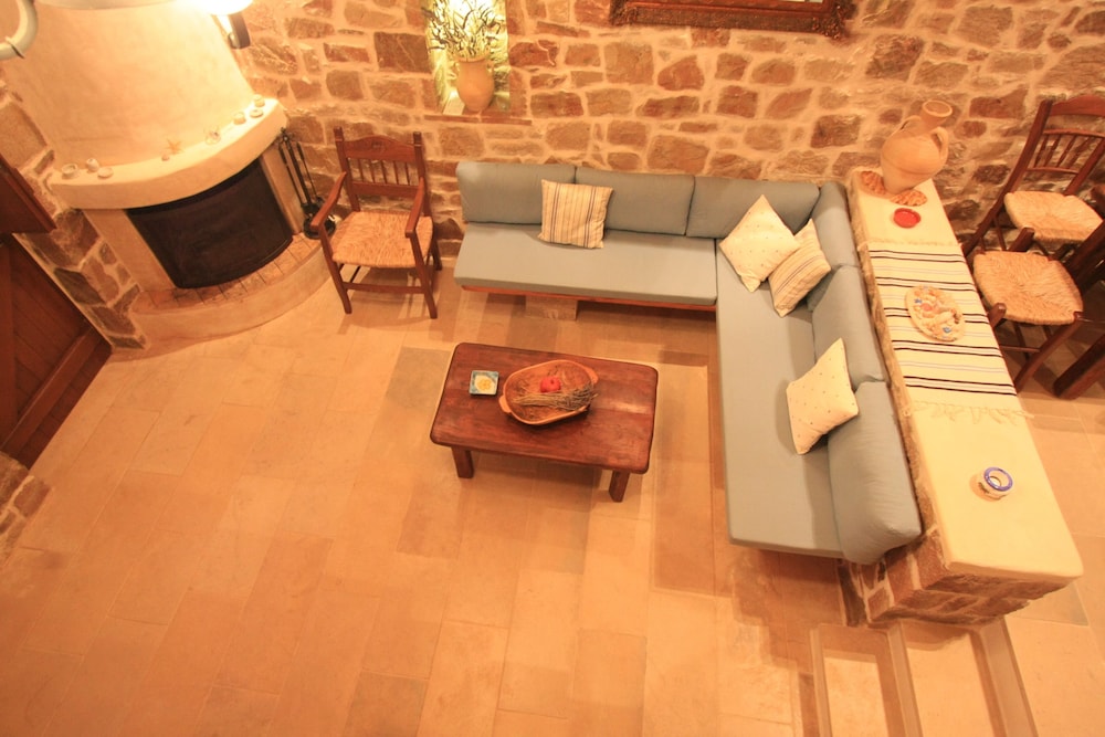 Lithos Traditional Houses