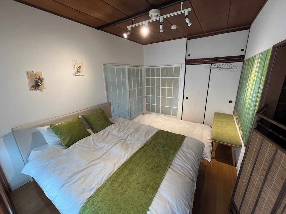 KT1 Mori no Kabe Tokyo
