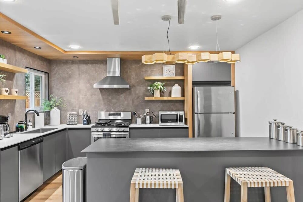 @ Marbella Lane - Modern 3broasis in Siliconvalley