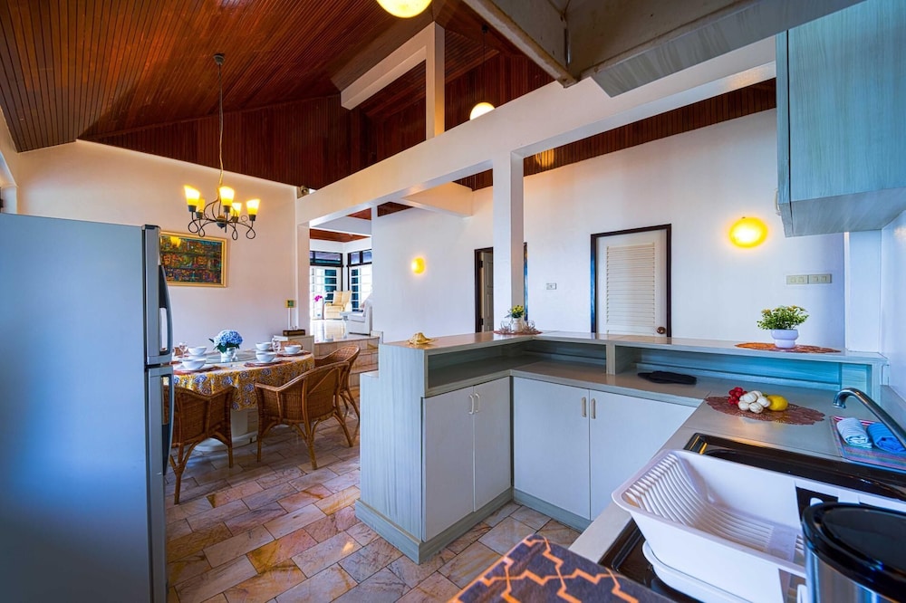 Oceanfront 6 Bedroom Twin Villas OV6
