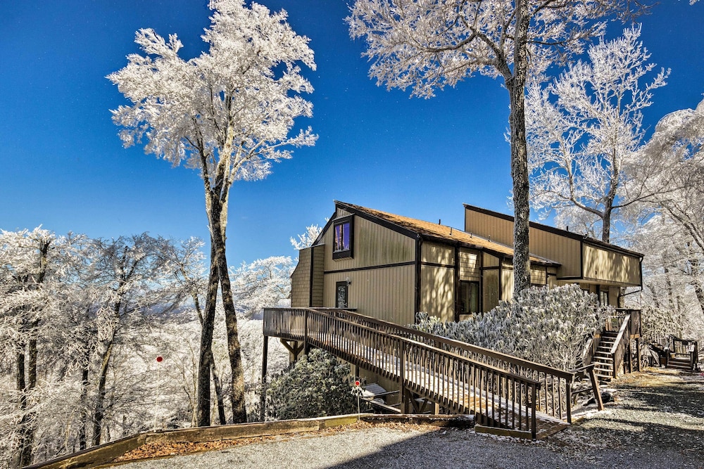 Hotel Beautiful Beech Mountain Condo w/ Private Balcony! - Image 1