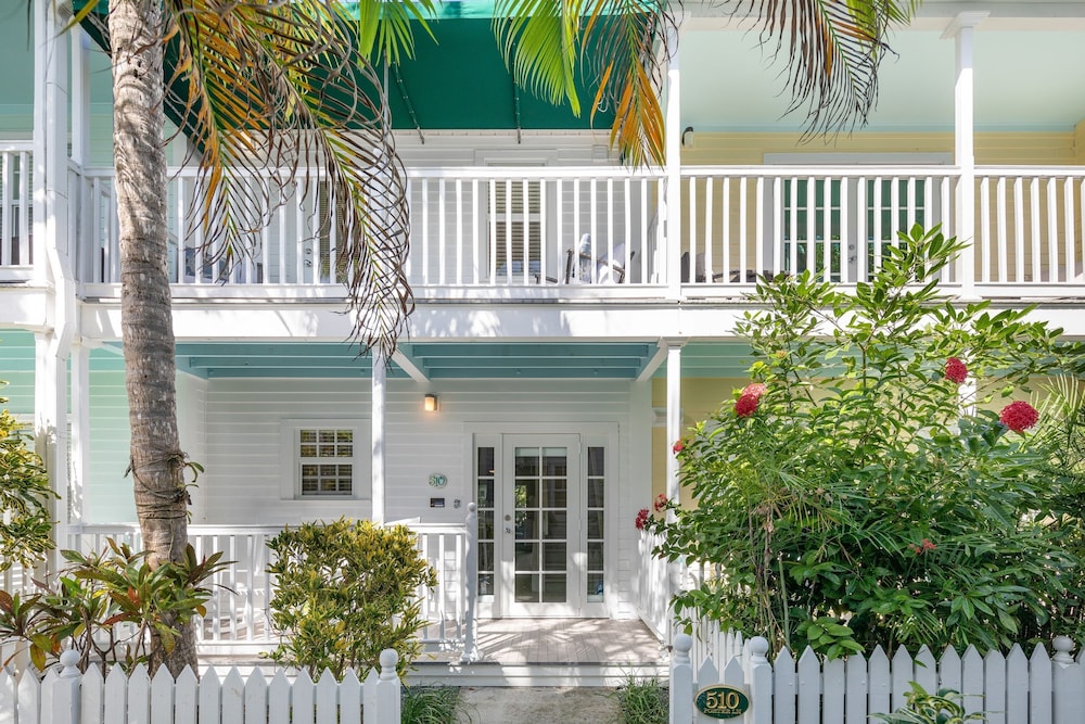 Bahamian Reed by Avantstay Walk to Everything w Community Pool Week Long Stays Only