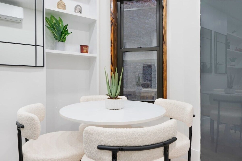 48 Midtown West Apt