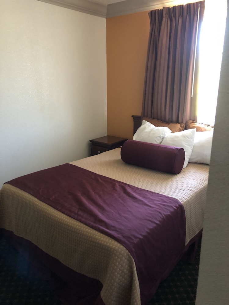 Cloverdale Wine Country Inn  Suites - Property Image 41