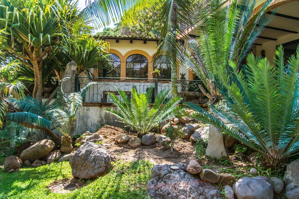 Anana Rancho San Rafael Pool and Lake Views