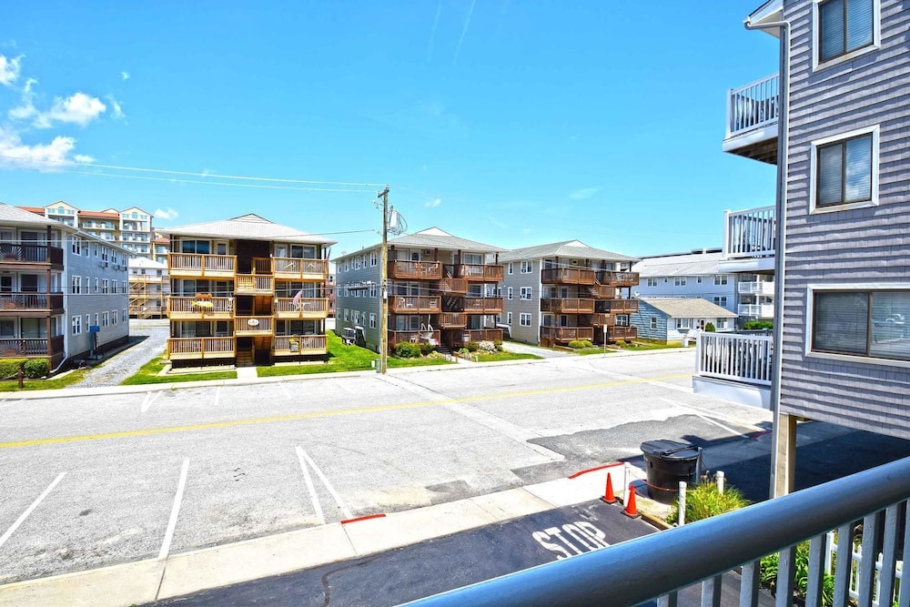 Severn I 208 3 Br condo by RedAwning