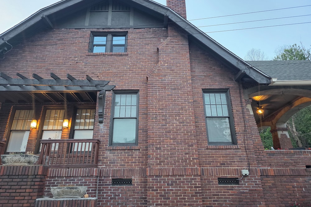 1 Mi to Dtwn: Pet-friendly Macon Home w/ Yard
