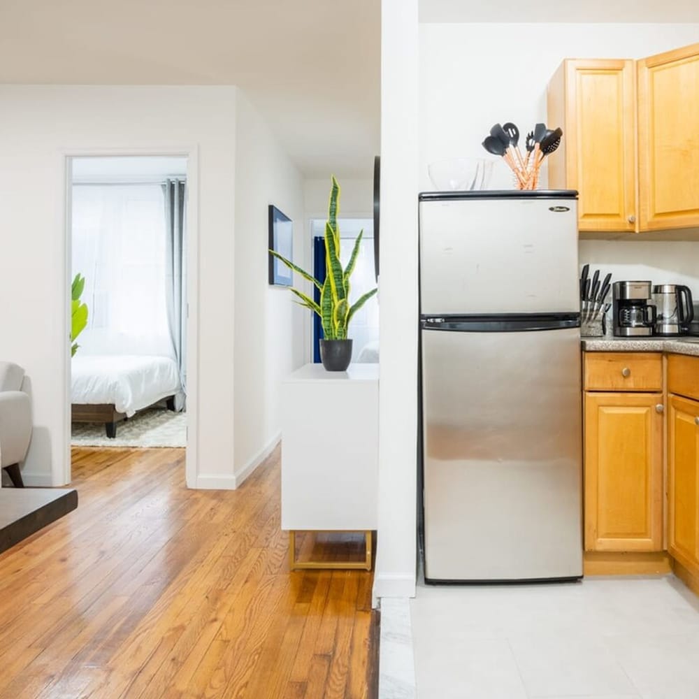 49-3b Newly Renovated 2BR W D Midtown East