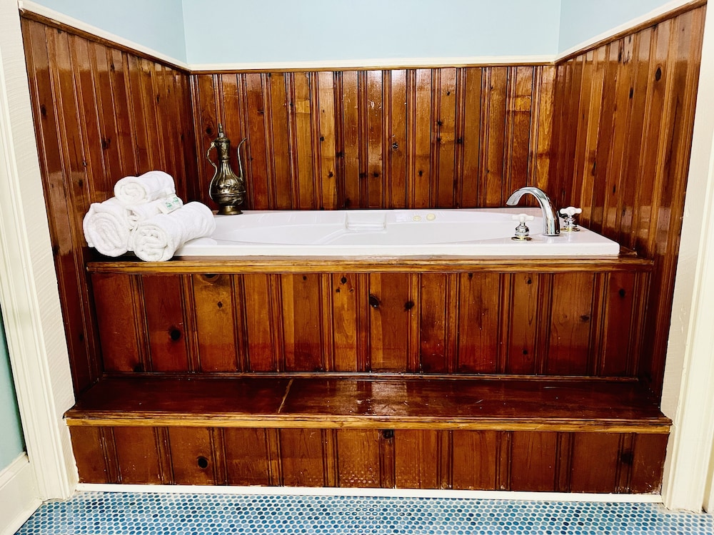 Columbus Vacations - Rothschild-Pound House Inn - Property Image 11